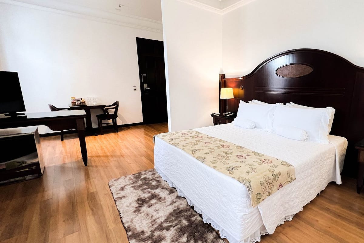 Minibar, in-room safe, individually decorated, individually furnished