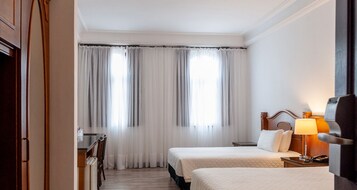 Minibar, in-room safe, individually decorated, individually furnished