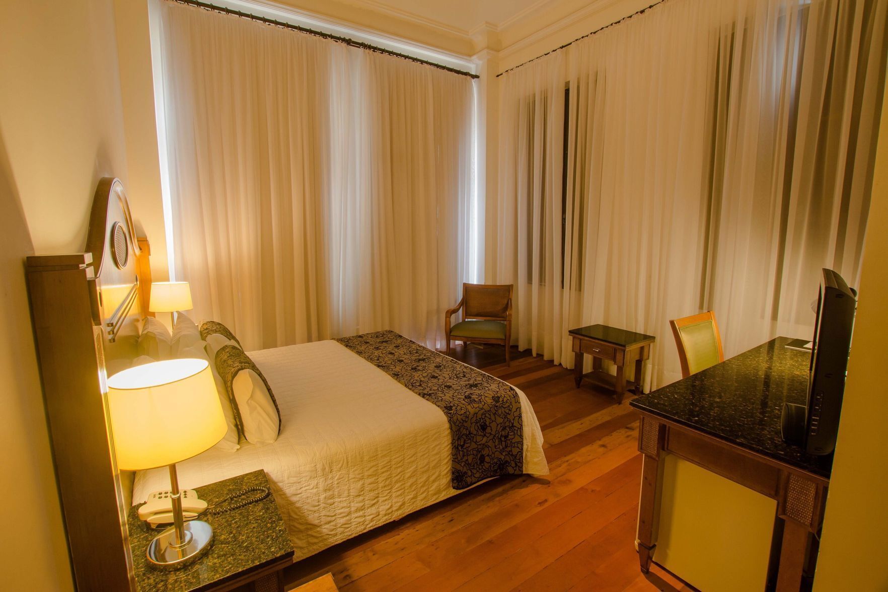 Minibar, in-room safe, individually decorated, individually furnished