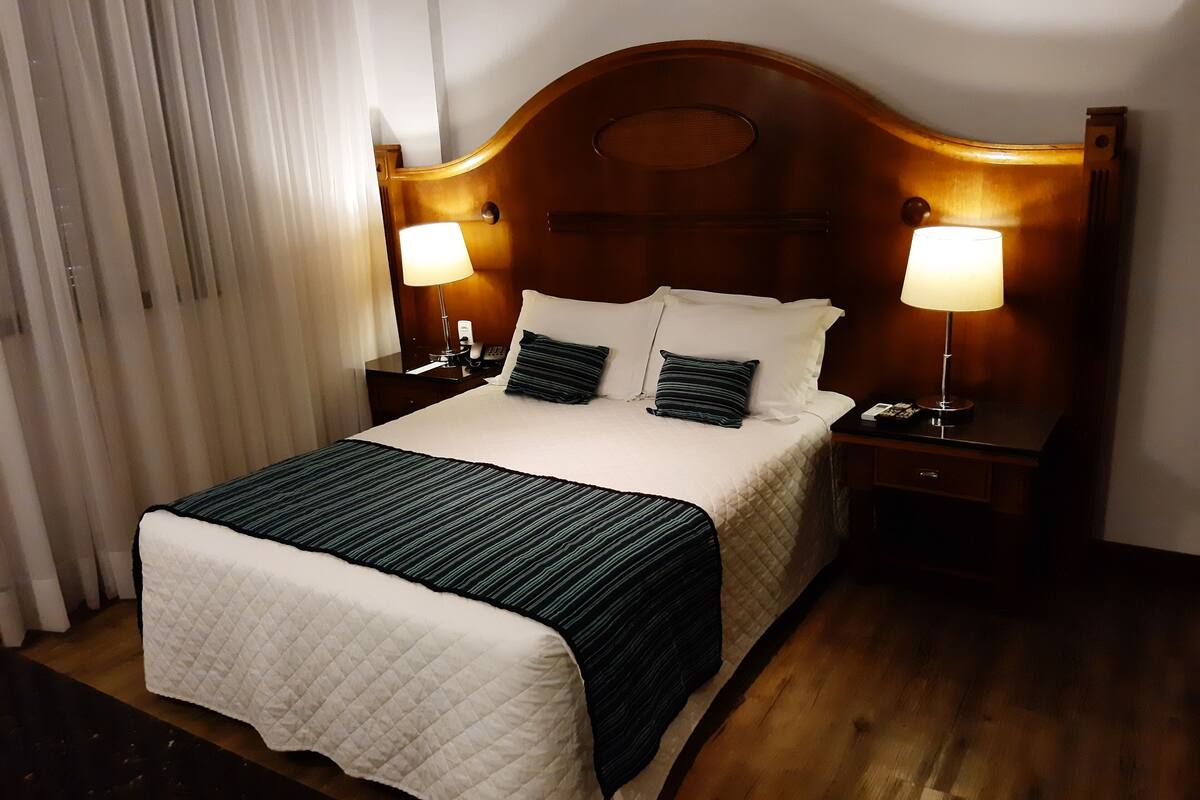 Suite – deluxe | Minibar, safe på rommet, skrivebord og wi-fi (inkludert)