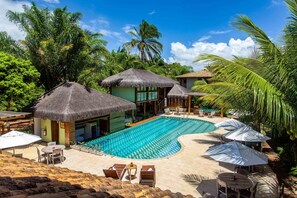 Outdoor pool, pool loungers - Terra Boa Hotel Boutique (Itacaré)