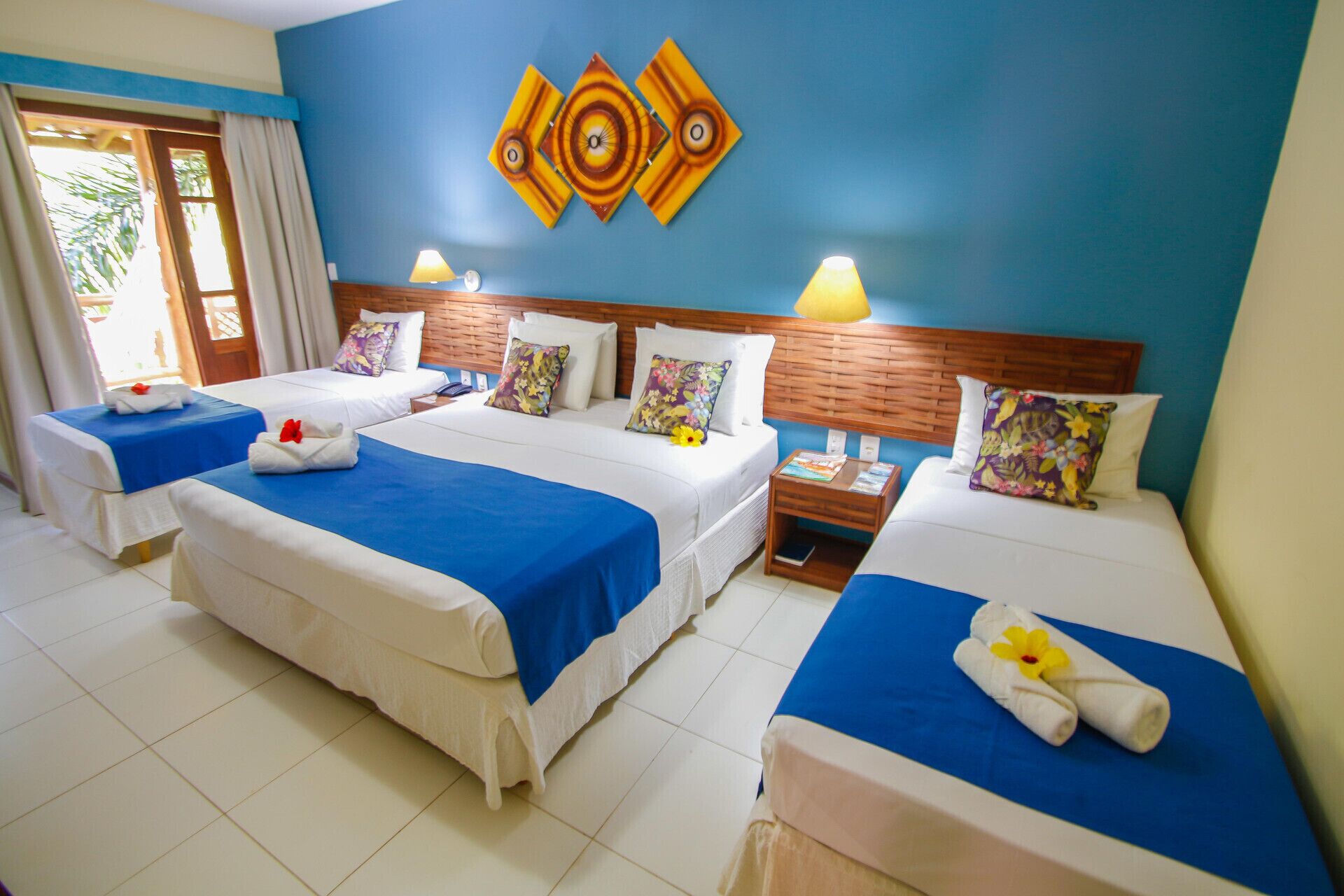 Frigobar, cofres nos quartos, Wi-Fi de cortesia, roupa de cama