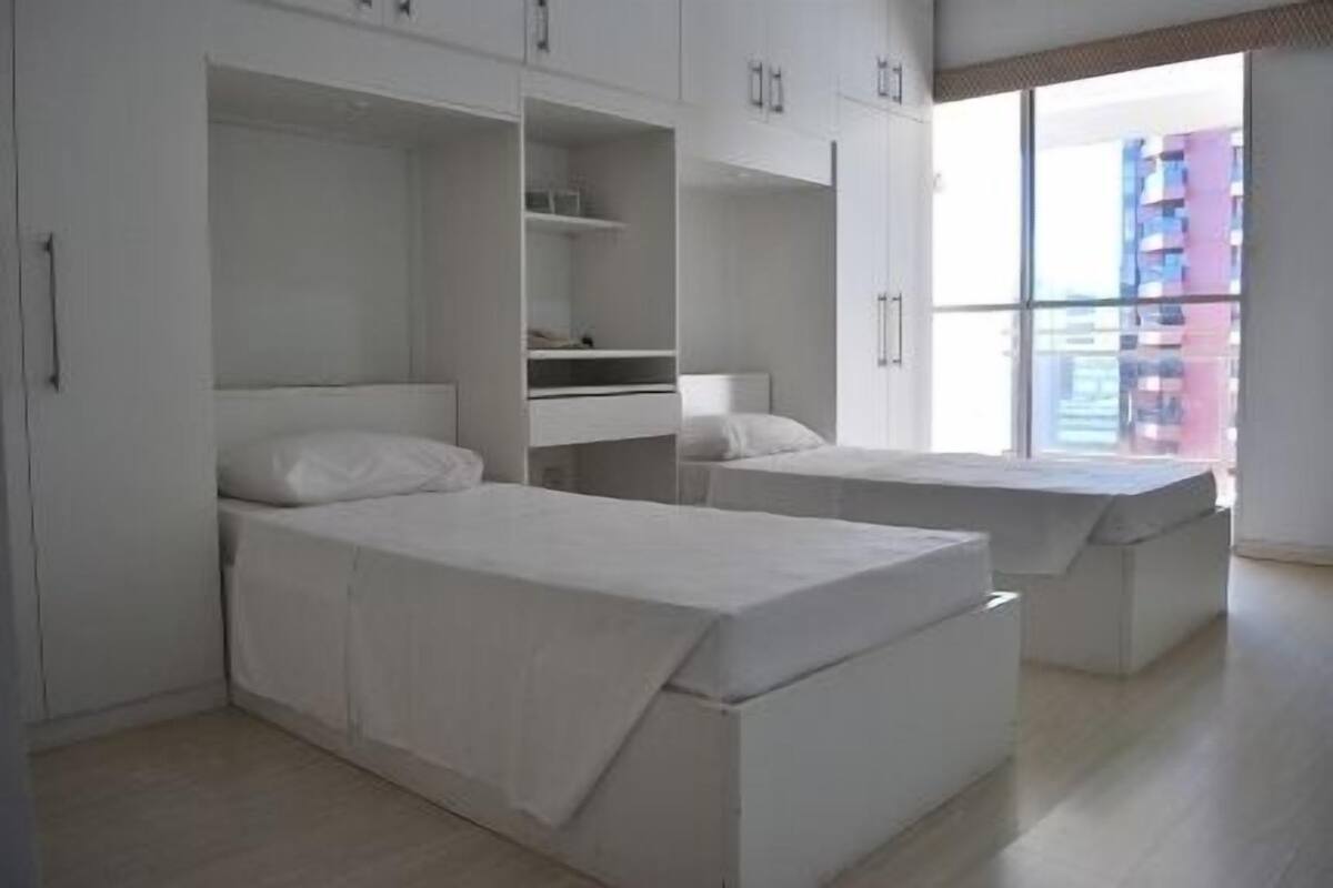 Frigobar, escrivaninha, cortinas blackout, Wi-Fi de cortesia
