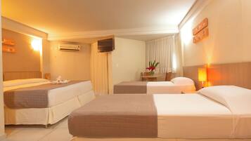 Minibar, escritorio, wifi gratis y ropa de cama