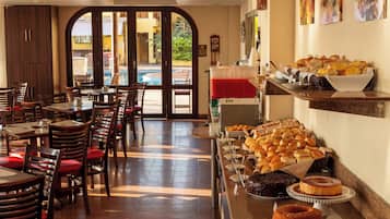 Cà phê và/hoặc dụng cụ pha