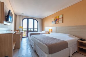 Minibar, escritorio, wifi gratis y ropa de cama 