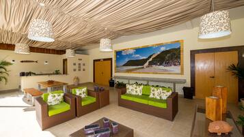 Área de estar no saguão