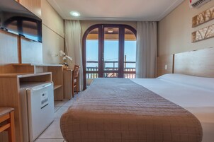 Double Room | Minibar, desk, free WiFi, bed sheets