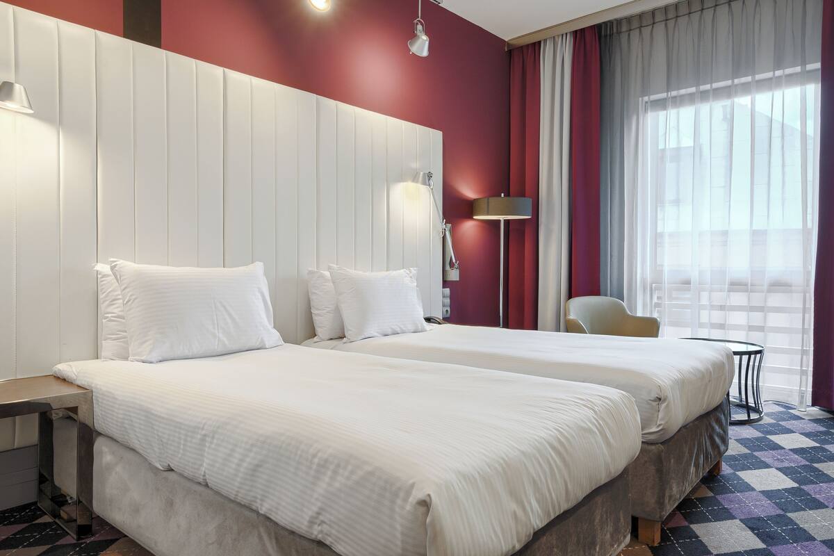 Allergitestet sengetøy, safe på rommet og skrivebord