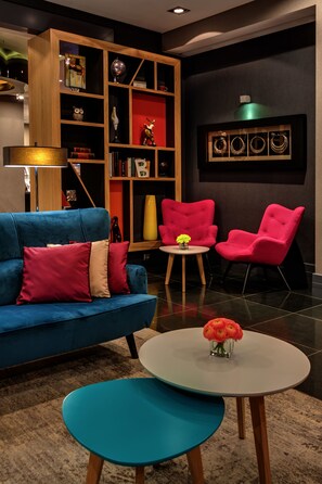 Bar Ă cocktails, vue sur le jardin, ouvert tous les jours