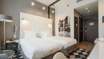 Kahden hengen standard-huone (kaksi sänkyä) | Allergiatestatut vuodevaatteet, tallelokero huoneessa, työpöytä