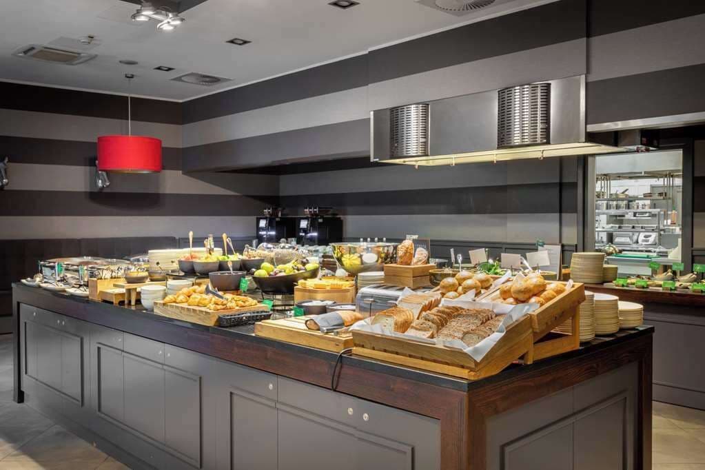 daily buffet breakfast (pln 75 per person)