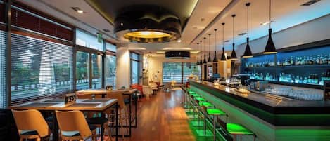 Cocktail bar, garden views, open daily