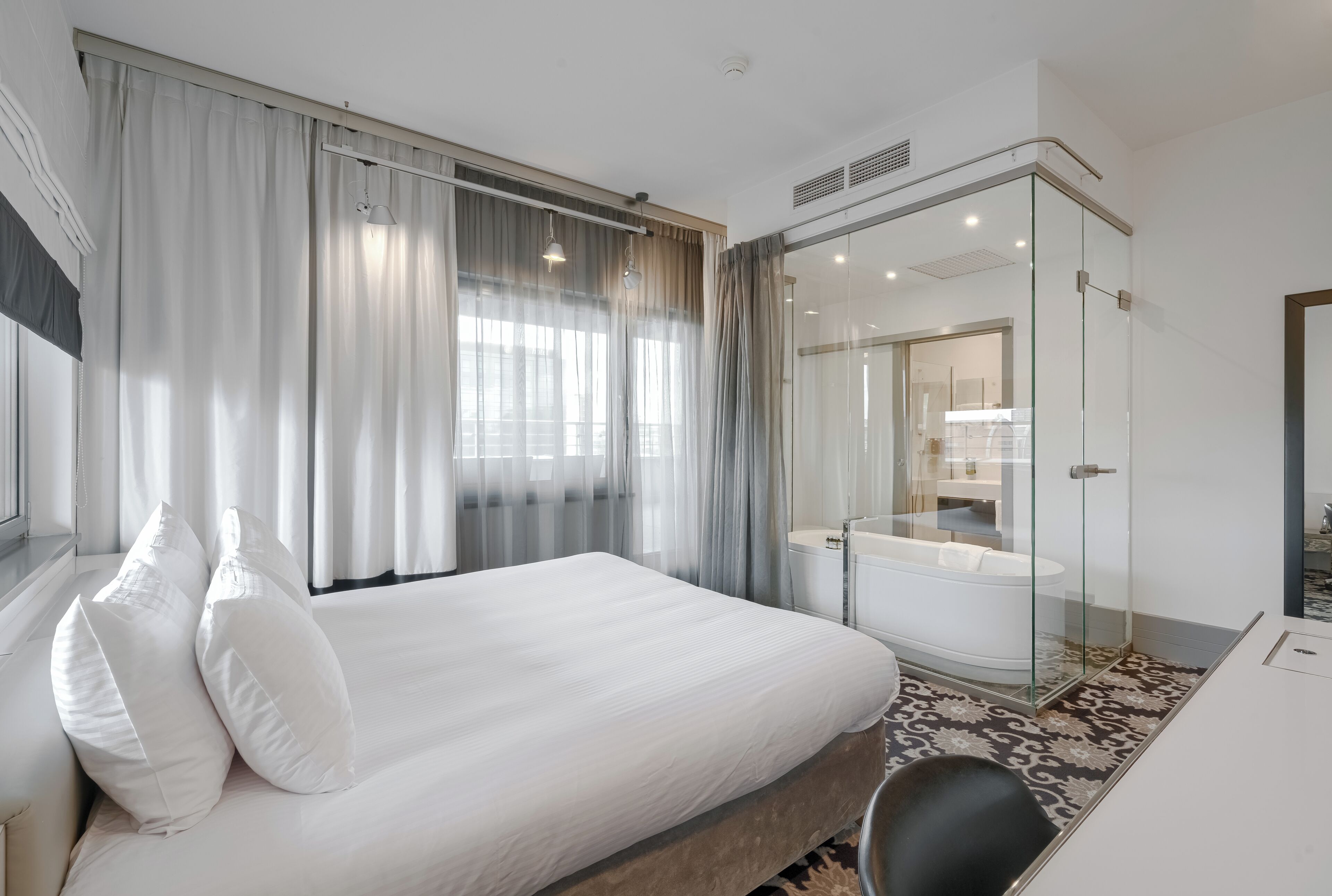 King Suite with River View - Terrace Access/Top Floor