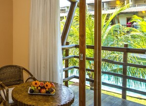 Standard Room | Minibar, in-room safe, desk, blackout curtains