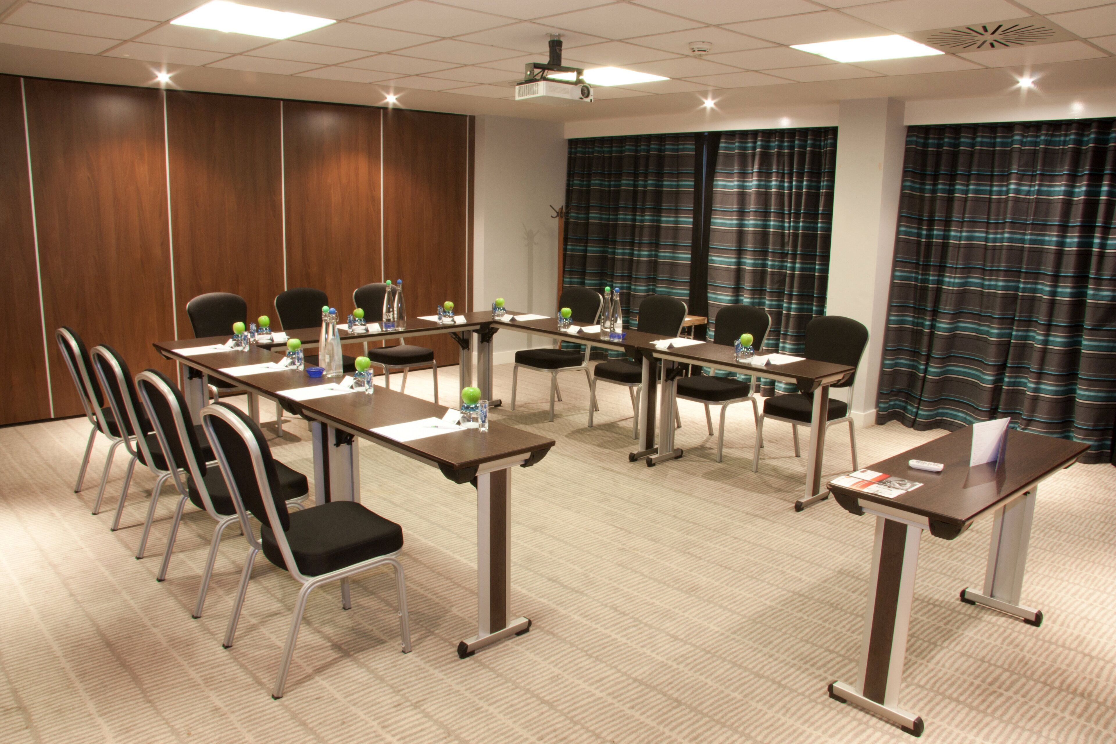Photo - Holiday Inn Express London Heathrow T5 by IHG