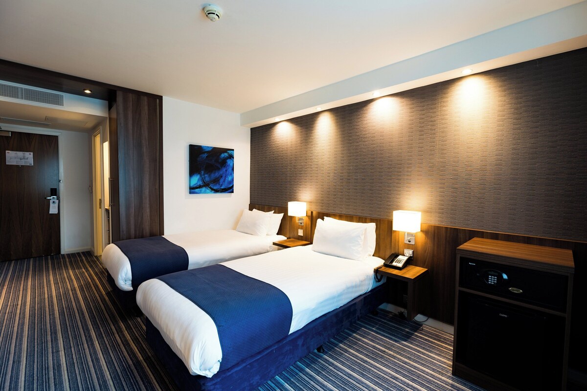 Standard Room (Free Hot Breakfast) | In-room safe, desk, soundproofing, cribs (free)