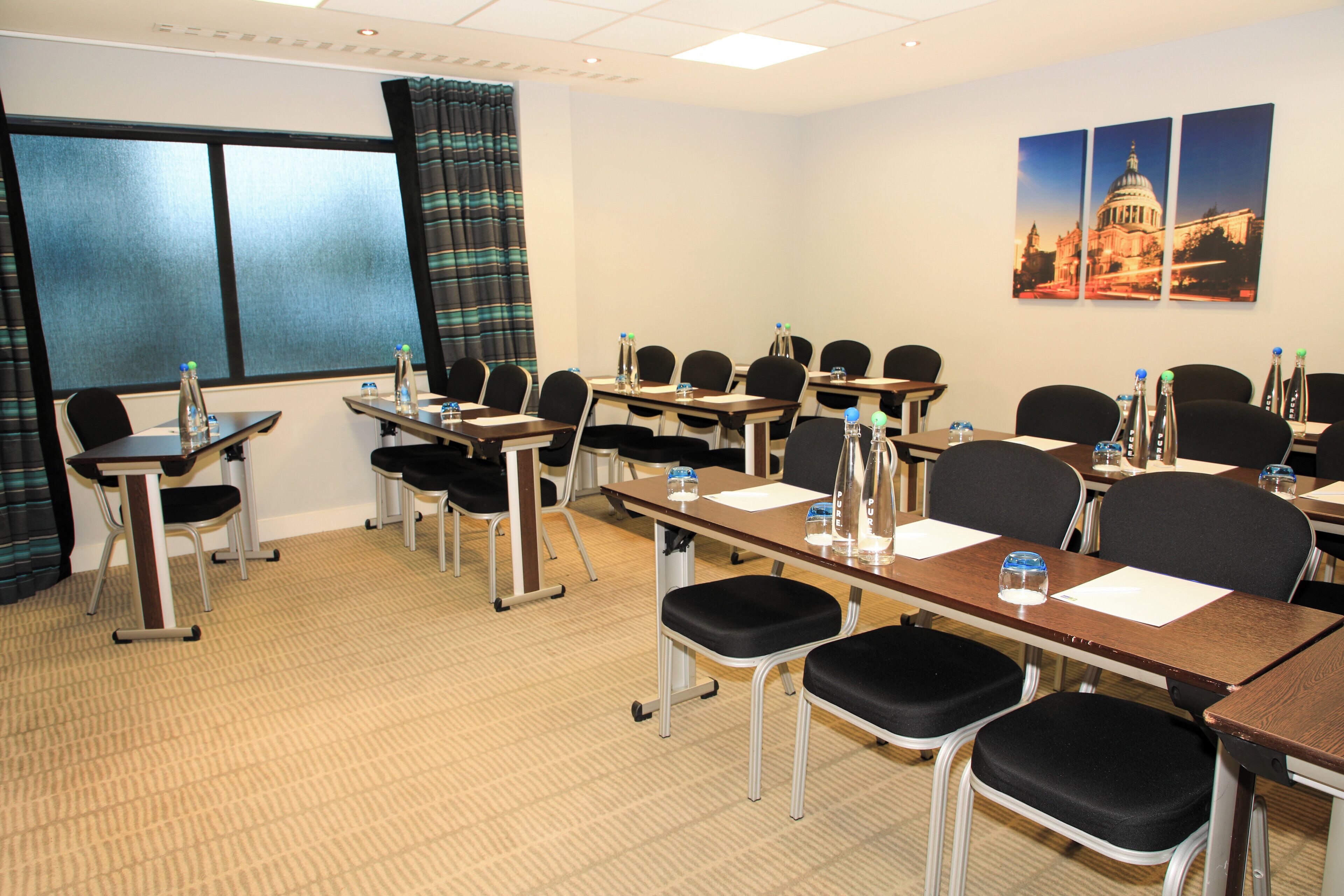 Photo - Holiday Inn Express London Heathrow T5 by IHG