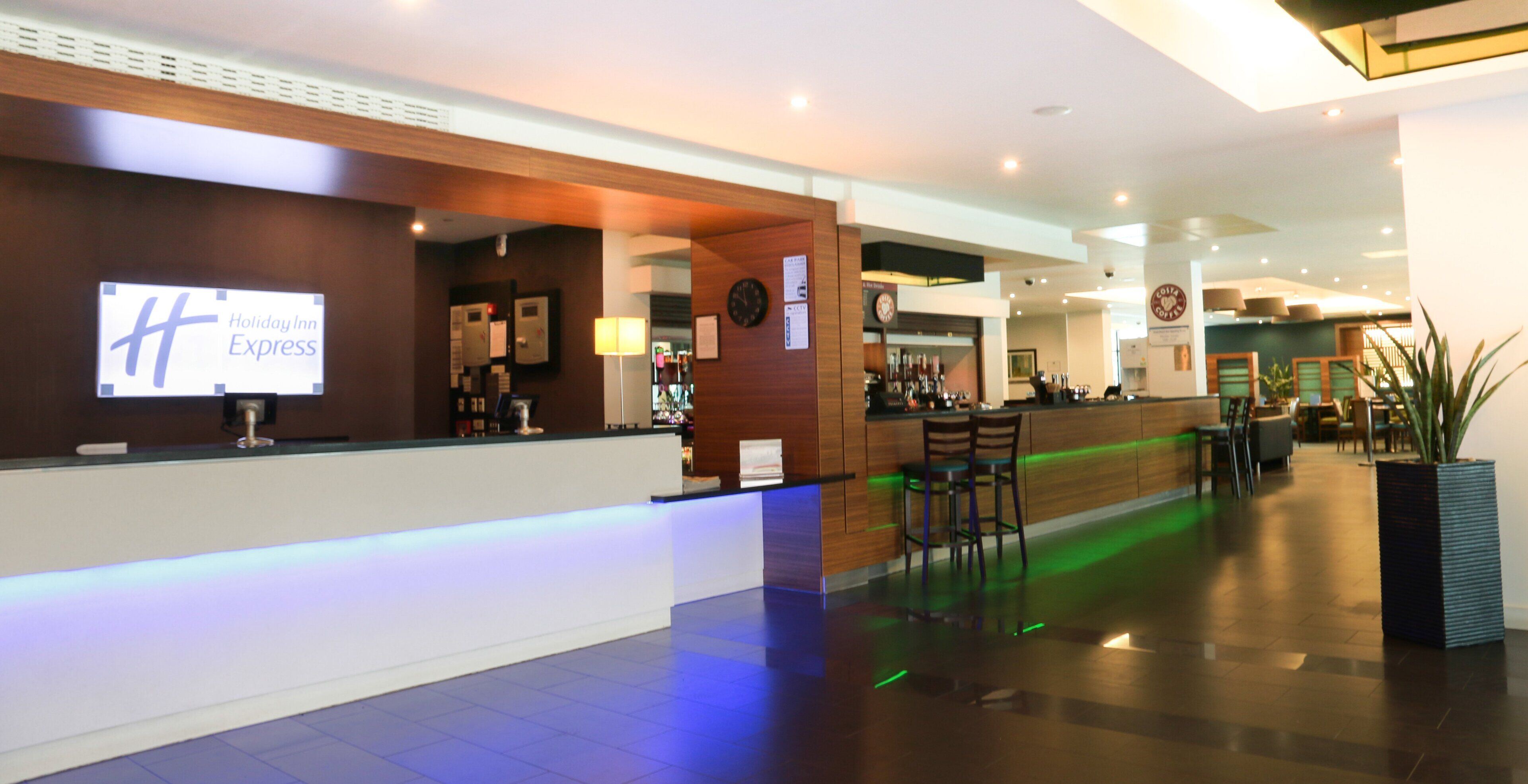 Photo - Holiday Inn Express London Heathrow T5 by IHG