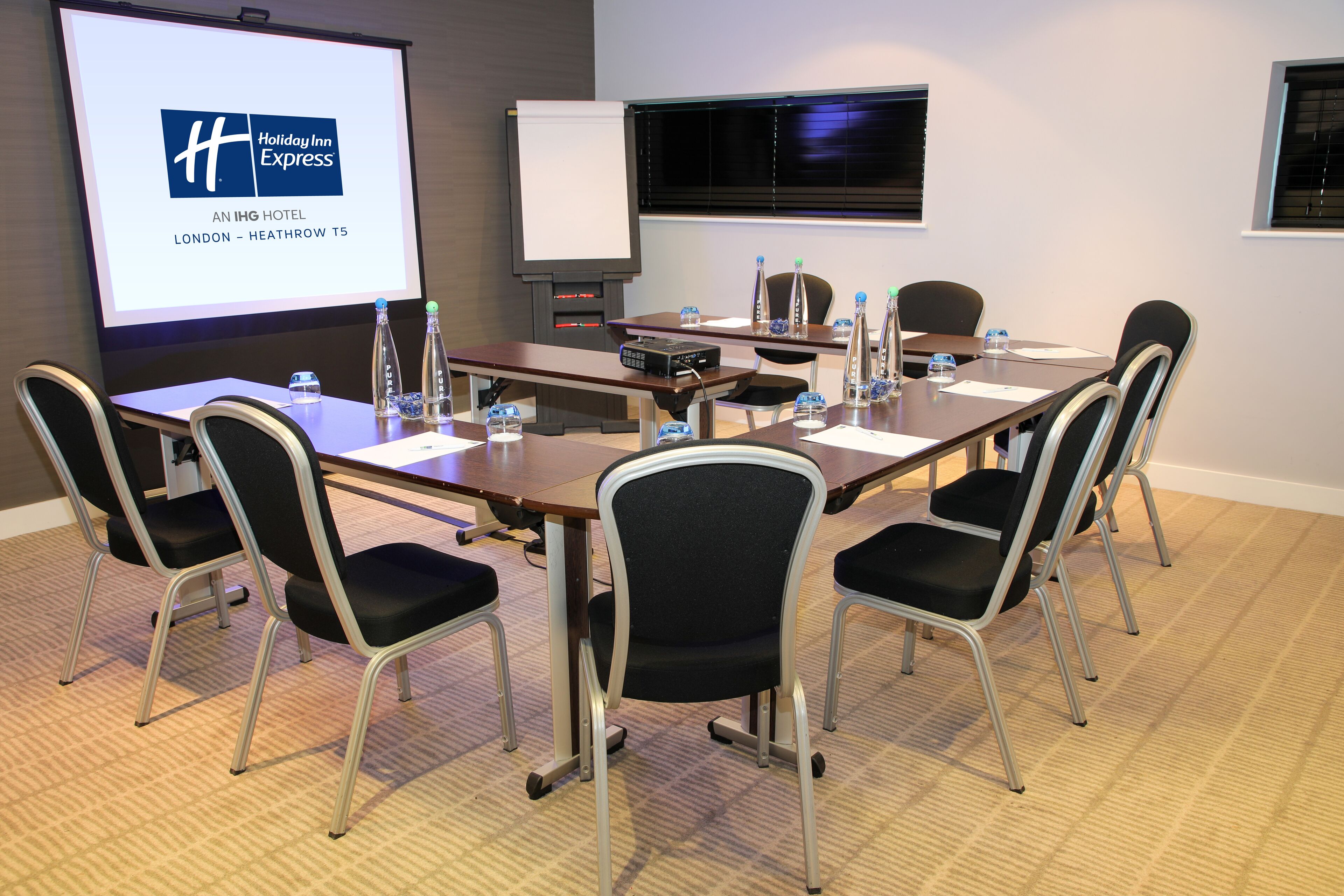 Photo - Holiday Inn Express London Heathrow T5 by IHG