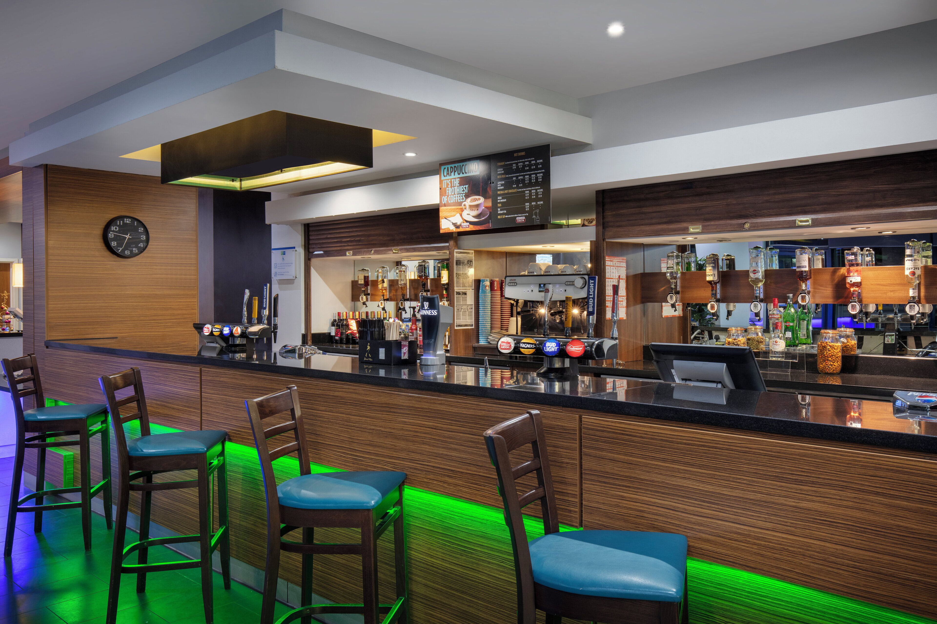 Photo - Holiday Inn Express London Heathrow T5 by IHG