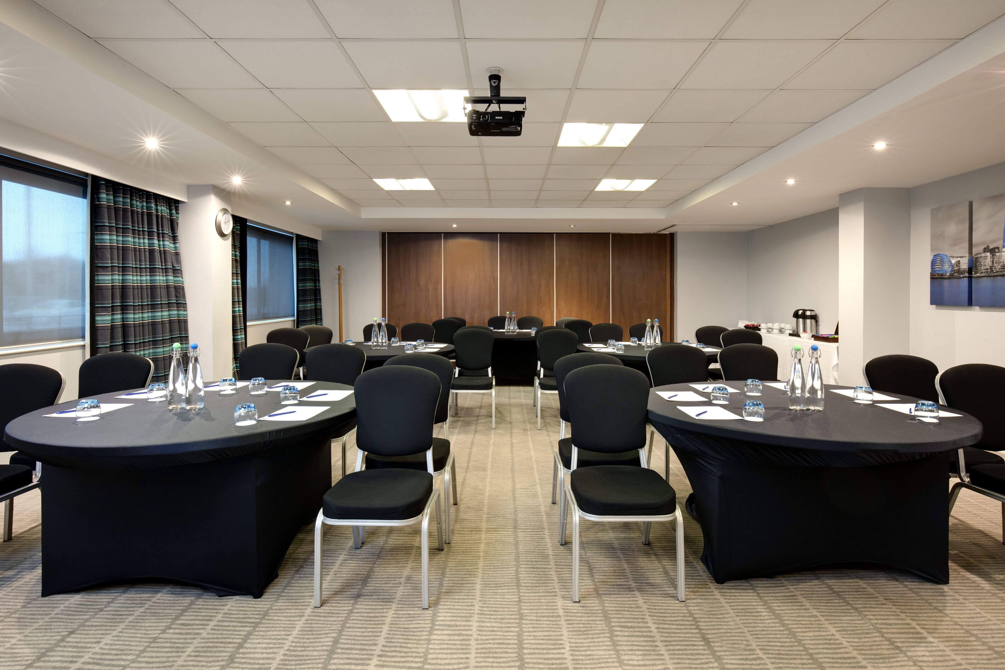 Photo - Holiday Inn Express London Heathrow T5 by IHG