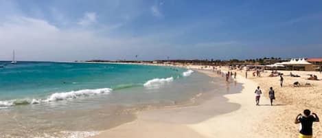 Plage à proximité, sable blanc