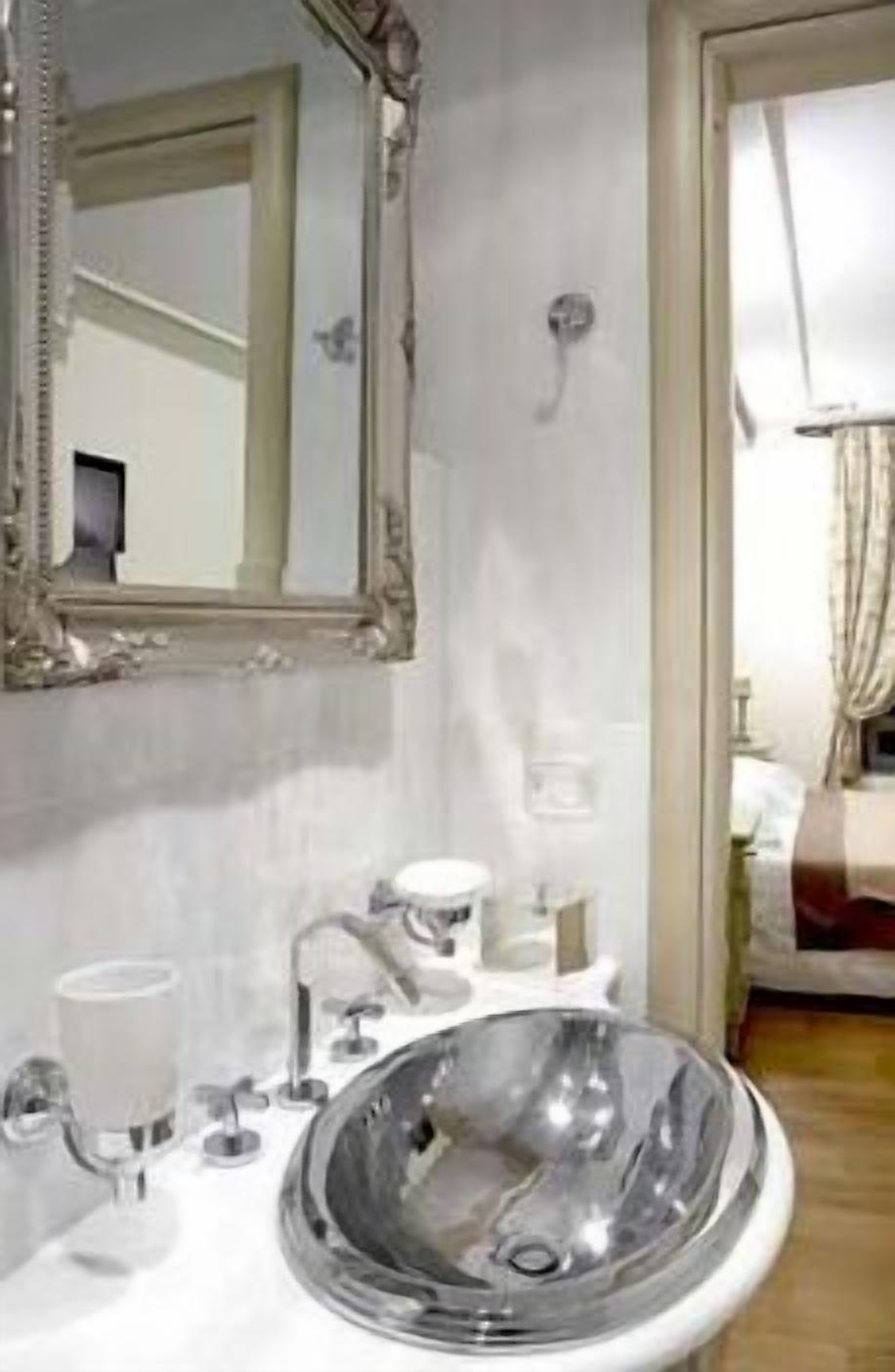 standard double room | bathroom sink