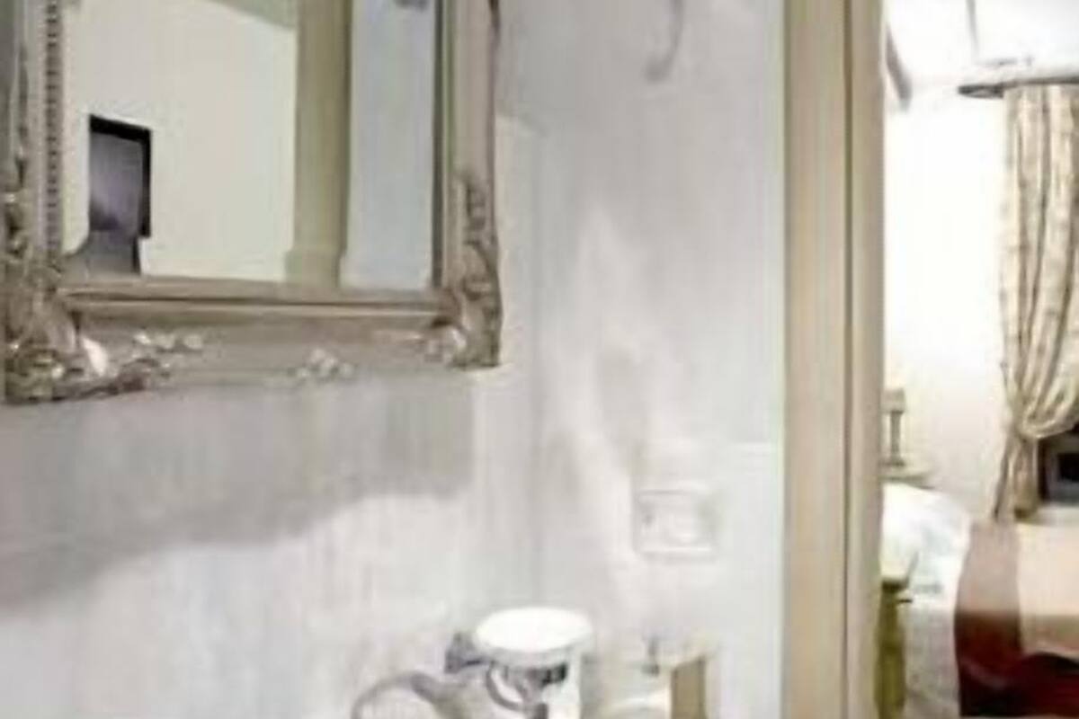 standard double room | bathroom sink