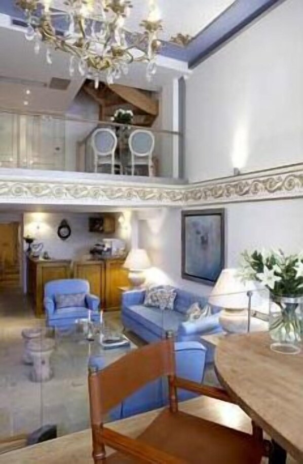 Lobby lounge - Arxontiko Pepos (Nafpaktos)