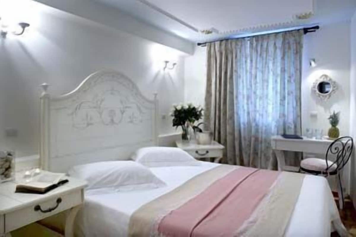 down duvets, minibar, in-room safe, desk