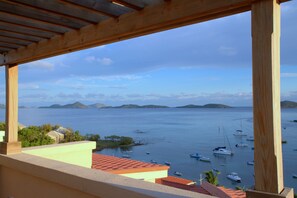 Vista para praia/oceano