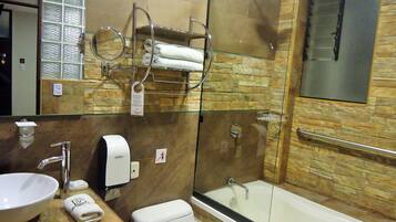 Family Room | Bathroom | Free toiletries, hair dryer, slippers, towels