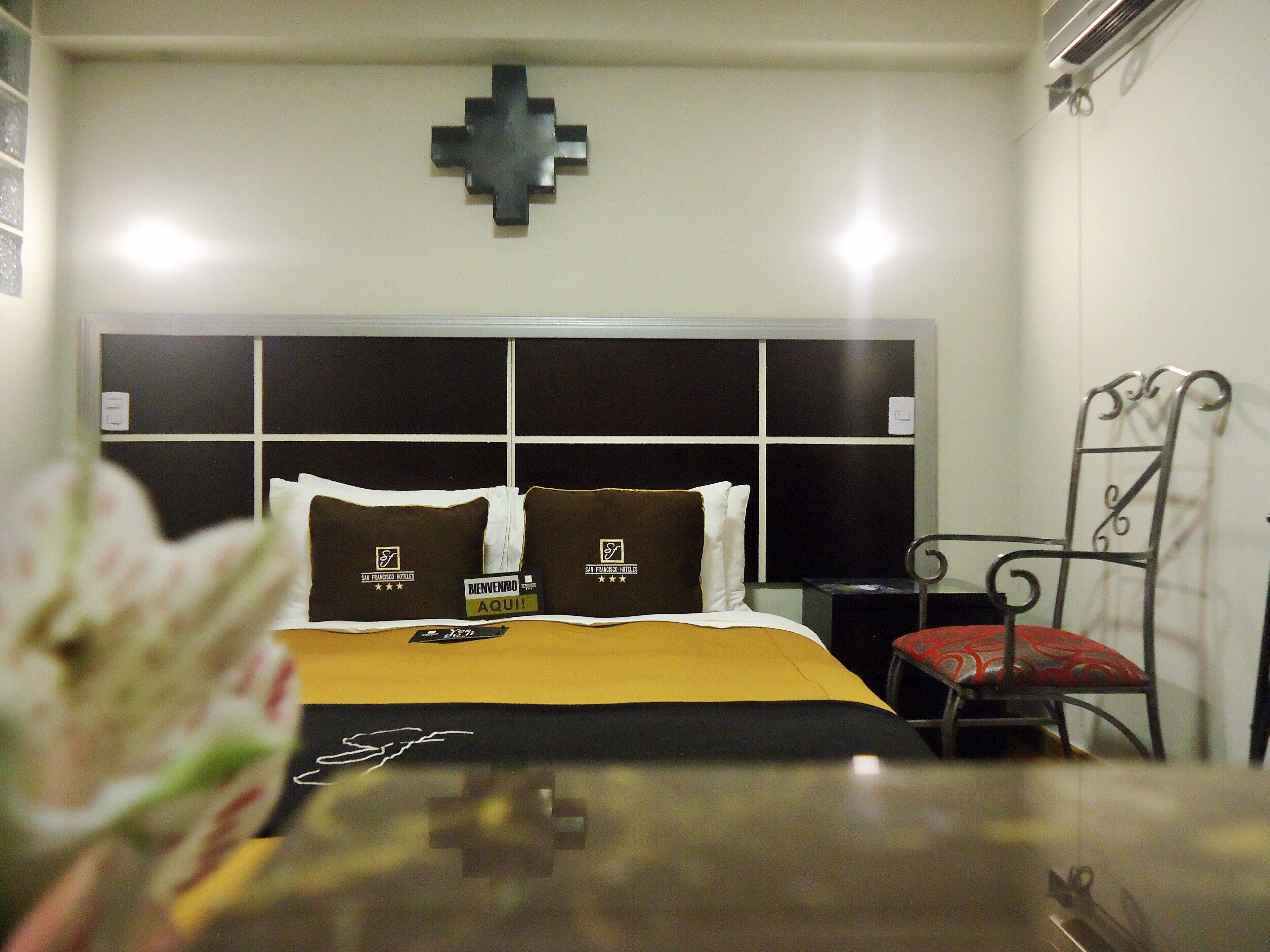 single room | in-room safe, desk, soundproofing, iron/ironing board