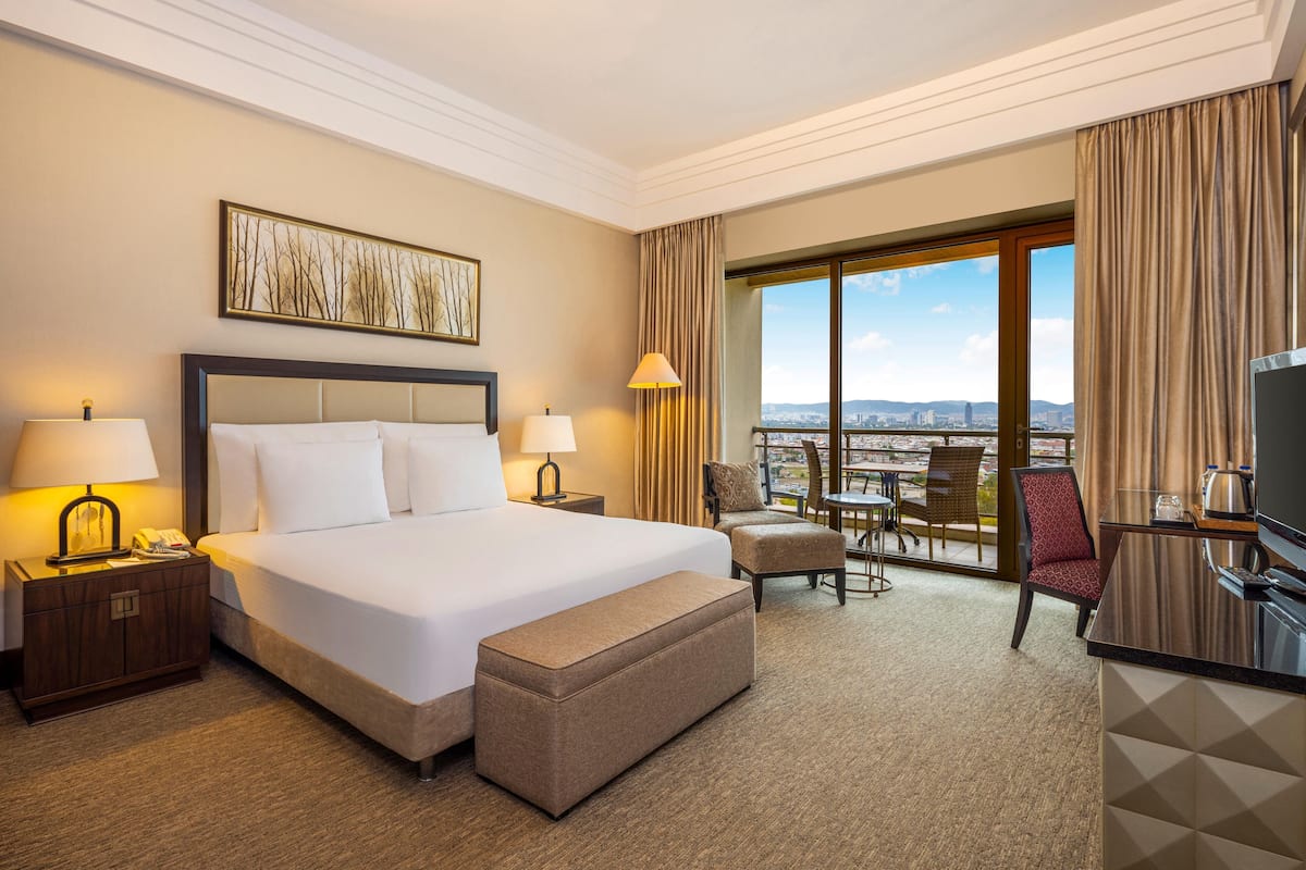 1 bedroom, premium bedding, minibar, in-room safe