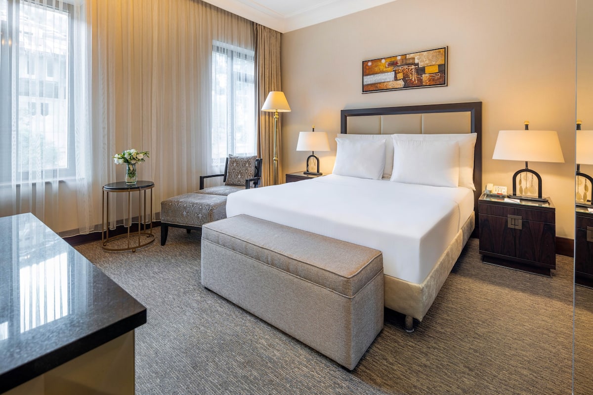 1 bedroom, premium bedding, minibar, in-room safe