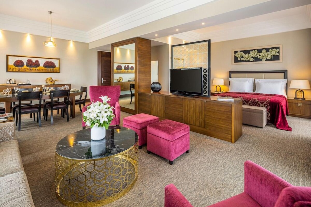 Premium bedding, minibar, in-room safe, soundproofing