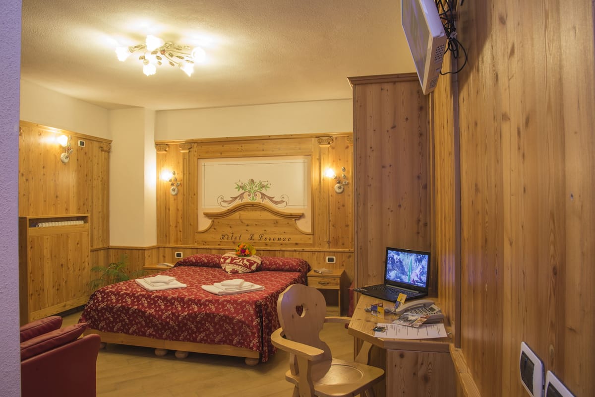 Coffres-forts dans les chambres, bureau, rideaux occultants