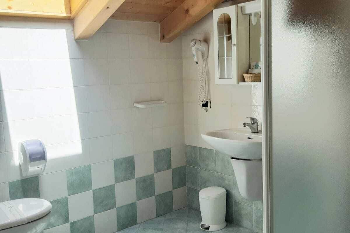 rainfall showerhead, hair dryer, bidet, towels