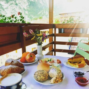 Petit déjeuner buffet compris