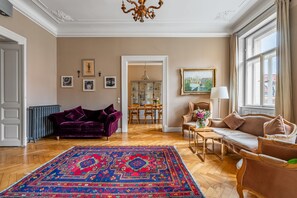 Smart TV 140 cm con canales de televisión digitales