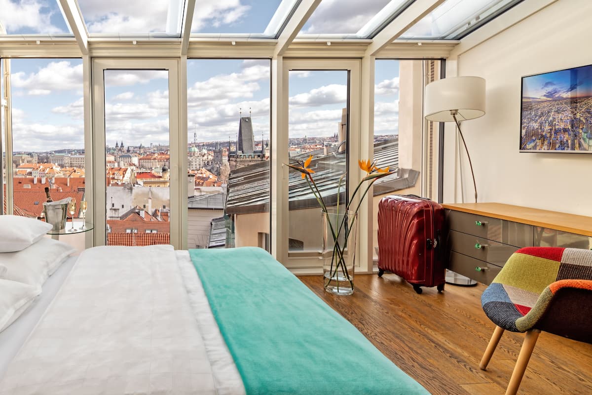 Penthouse Apartment | Frette Italian sheets, premium bedding, Select Comfort beds, minibar