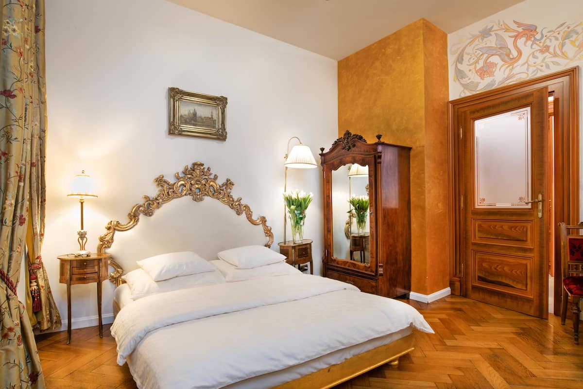 Suite Apartment | Frette Italian sheets, premium bedding, Select Comfort beds, minibar