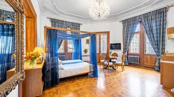 1 bedroom, Frette Italian sheets, premium bedding, Select Comfort beds