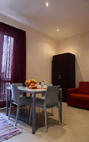 套房, 海景 (2 people) | 客房内用餐