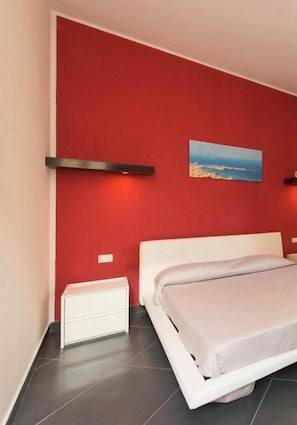 Exclusive-Suite, Balkon, eingeschränkter Meerblick | Minibar, Bügeleisen/Bügelbrett, kostenloses WLAN, Bettwäsche