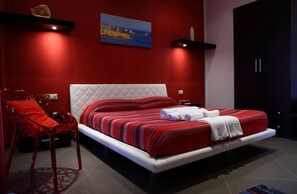 迷你吧、熨斗/熨板、免费 WiFi