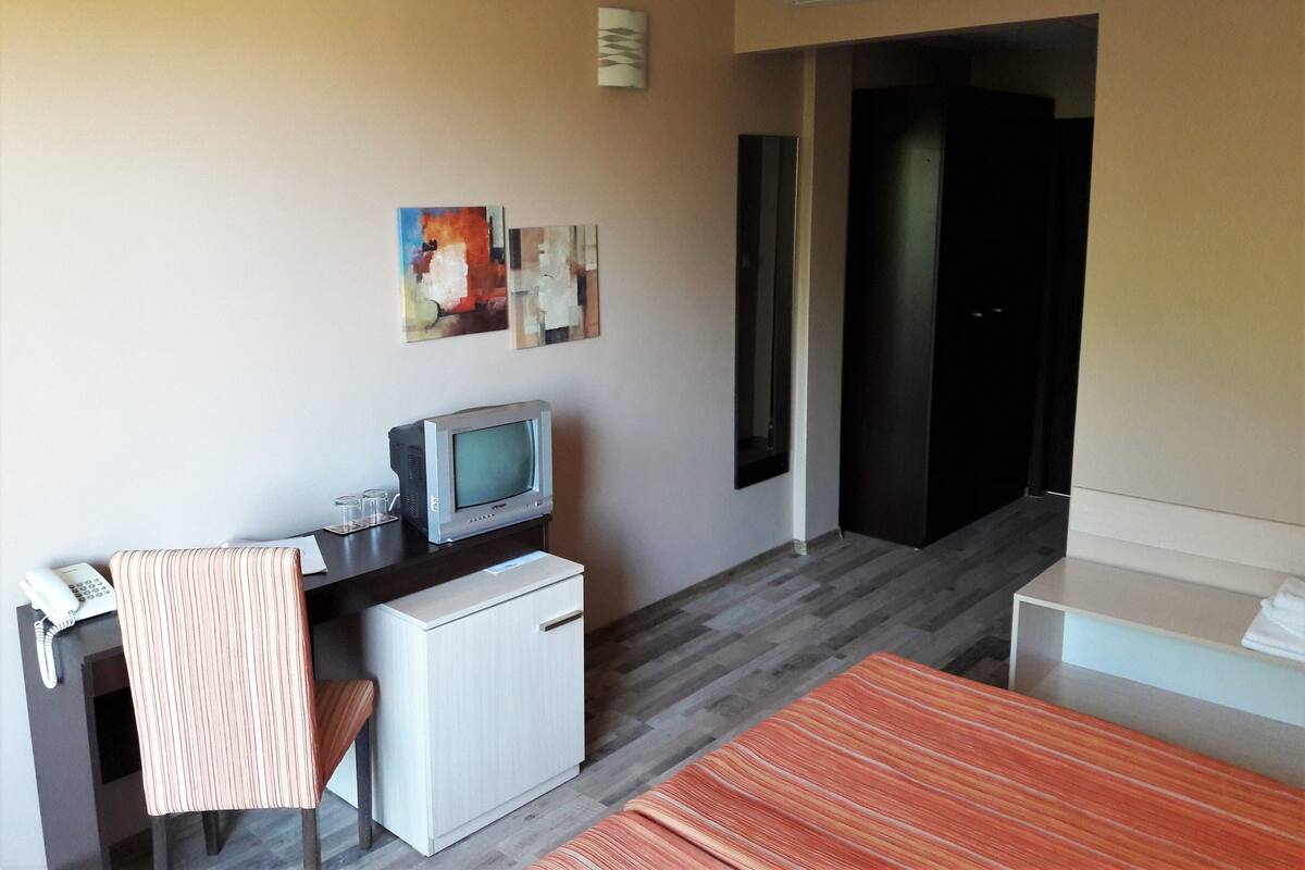 Minibar, una cassaforte in camera, Wi-Fi gratuito, lenzuola