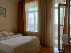 Single Room, Balcony