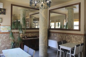 Lobby - Hotel Tarnava (Veliko Tarnovo)